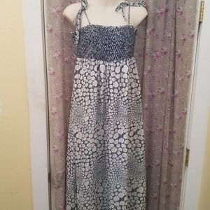 Cute spaghetti strap smocked maxi dress- m